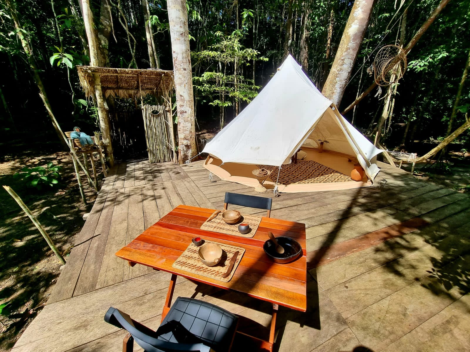 the amazon glamping in the jungle