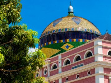 foto do teatro amazonas mostrando a cúpula