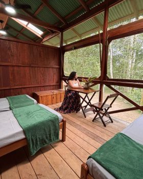 amazon camp lodge - the picture of the bed in the private room